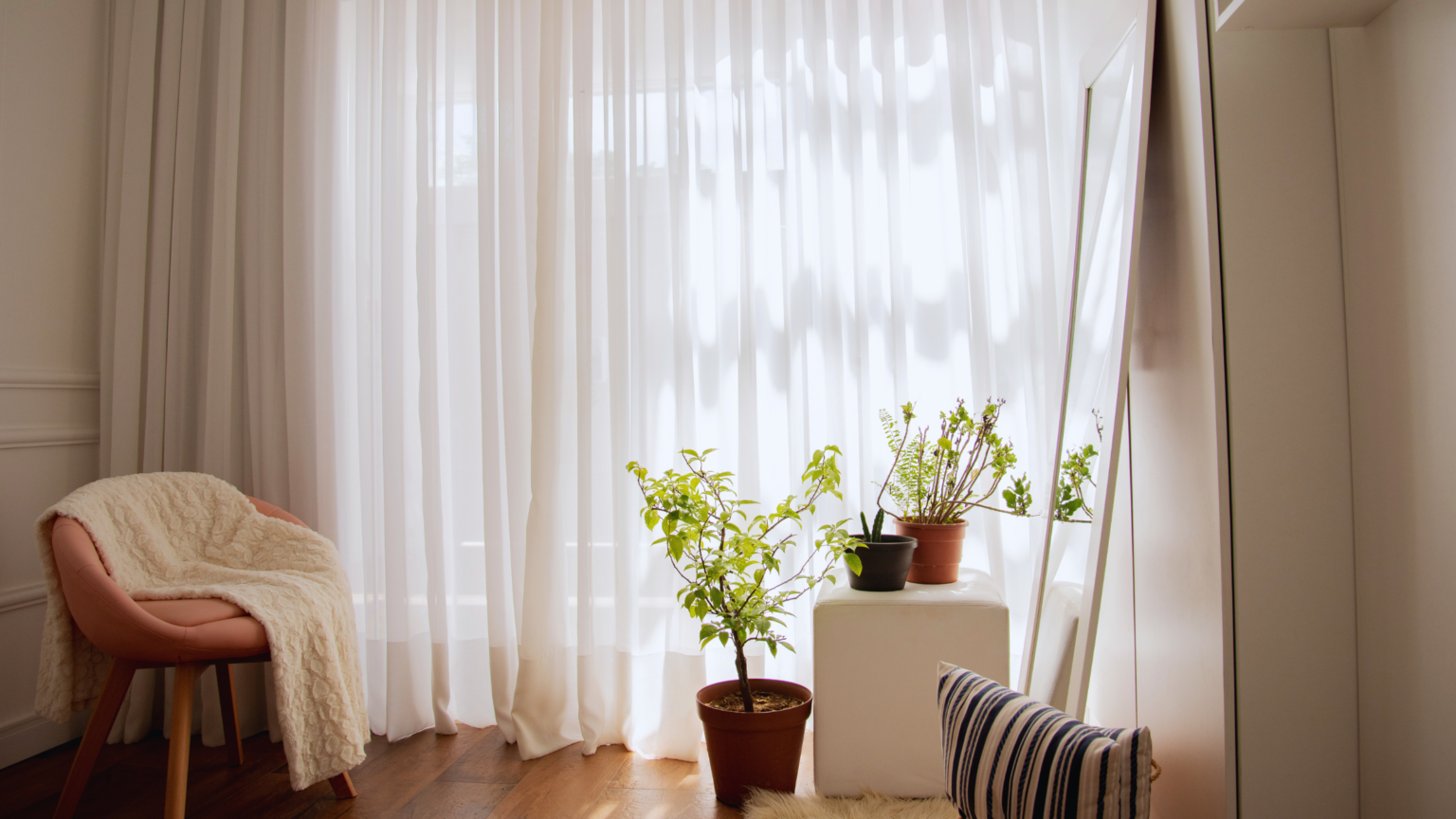 The Allure of Minimalist Home Decor - Lilac Fawn